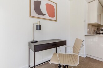 450 W 42nd St in New York, NY - Building Photo - Building Photo