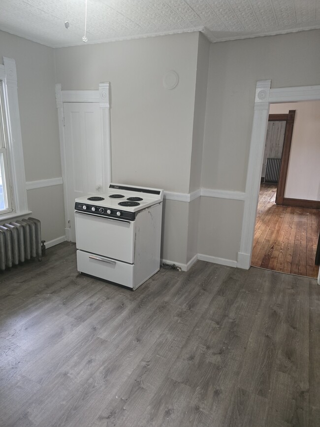 331 Main St, Unit 331 Main ST 1 in West Springfield, MA - Building Photo - Building Photo