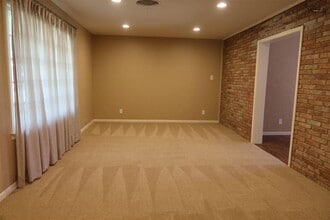 1544 Sweetbriar Dr in Wichita Falls, TX - Building Photo - Building Photo
