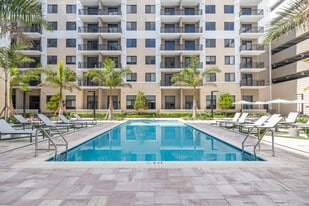 Bay Pointe Apartments in Miami, FL - Building Photo