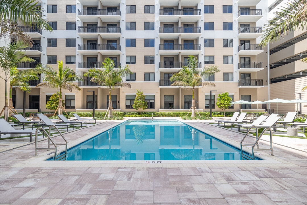 Bay Pointe Apartments in Miami, FL - Foto de edificio