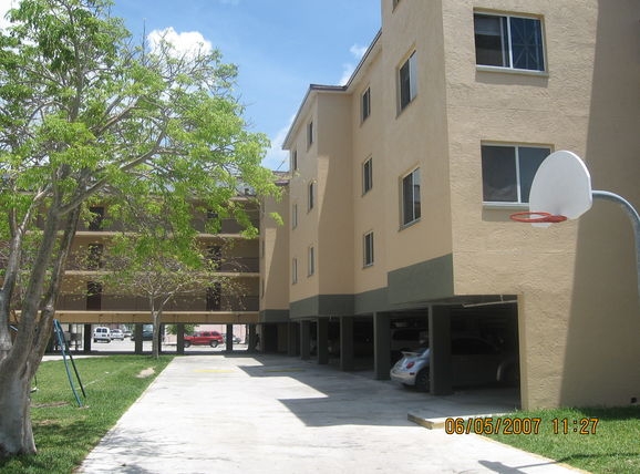 Mariner's Cove Apartments in Key West, FL - Building Photo