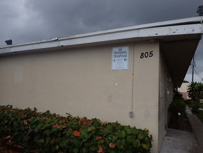 805 S H St in Lake Worth, FL - Building Photo - Building Photo