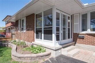 46 Laurentian Dr in Kitchener, ON - Building Photo - Building Photo