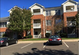 223 Waterford Lake Dr, Unit West Cary Condo in Cary, NC - Foto de edificio - Building Photo