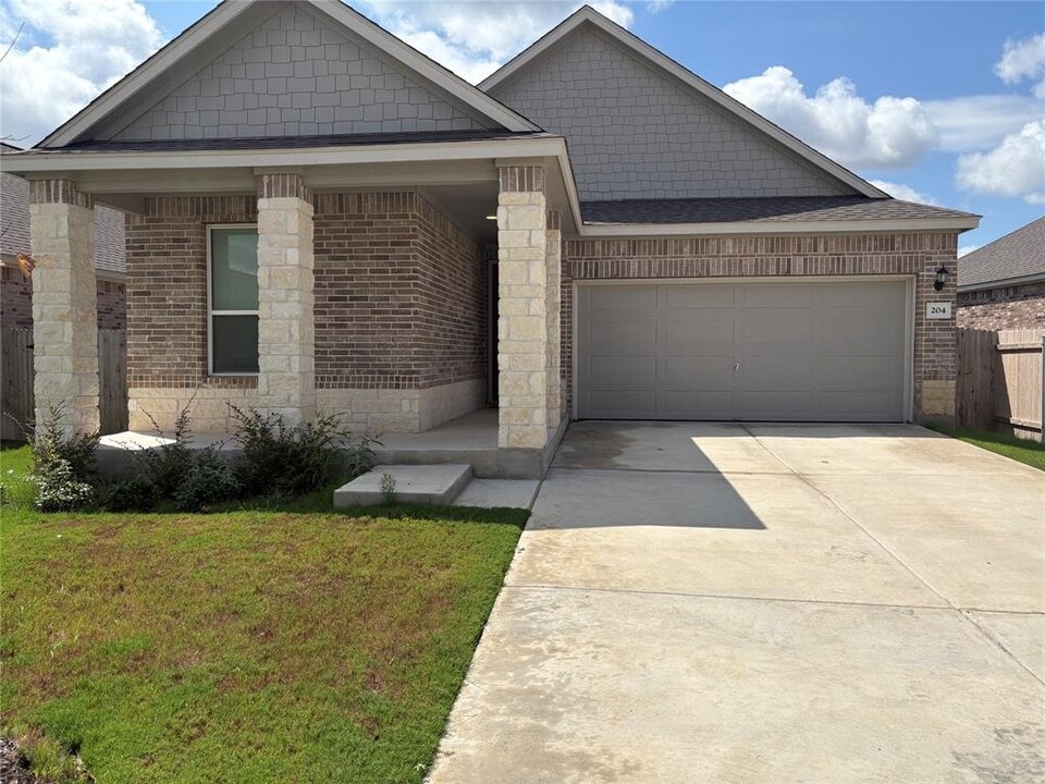 204 Skipping Stone Run in Georgetown, TX - Building Photo