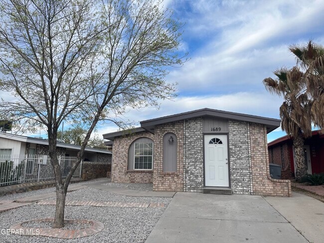 1689 St Stephen Pl