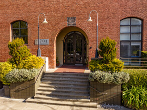 Potrero Square Lofts in San Francisco, CA - Building Photo - Building Photo