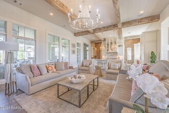 300 Brightwood Dr in Lafayette, LA - Building Photo - Building Photo