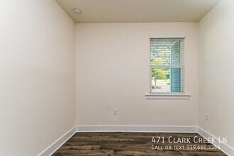 471 Clark Creek Ln in Cary, NC - Building Photo - Building Photo