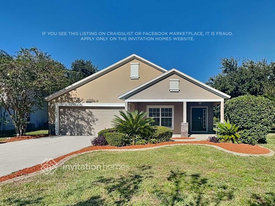 195 Dakota Ave in Groveland, FL - Foto de edificio