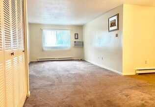 2108 Phillips Rd in New Bedford, MA - Building Photo - Building Photo