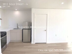 3811 Gold St, Unit 4 in Los Alamos, NM - Building Photo - Building Photo