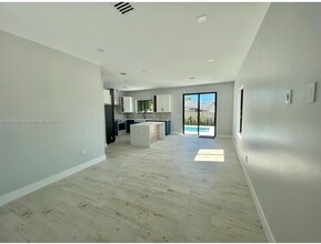 8880 SW 126th Terrace in Miami, FL - Building Photo - Building Photo