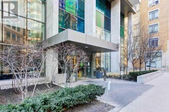 38 Grenville St in Toronto, ON - Building Photo - Building Photo