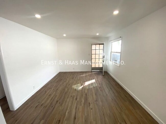 4510 1/2 N Lakewood Blvd in Long Beach, CA - Building Photo - Building Photo