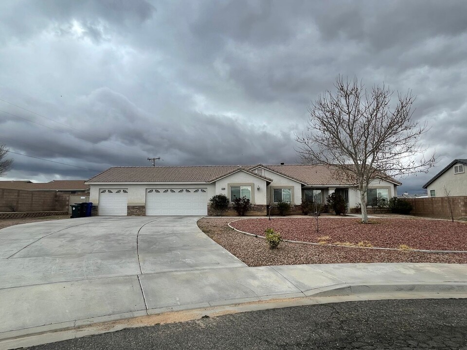 21289 Tannin Pl in Apple Valley, CA - Building Photo