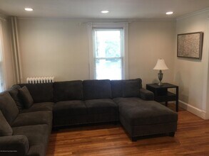 86 Monmouth Rd in Ocean Township, NJ - Foto de edificio - Building Photo