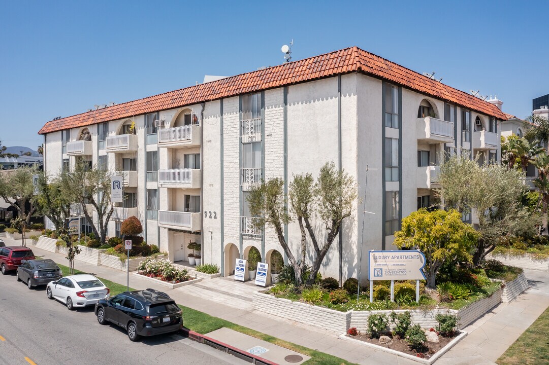 922 S. Barrington in Los Angeles, CA - Building Photo