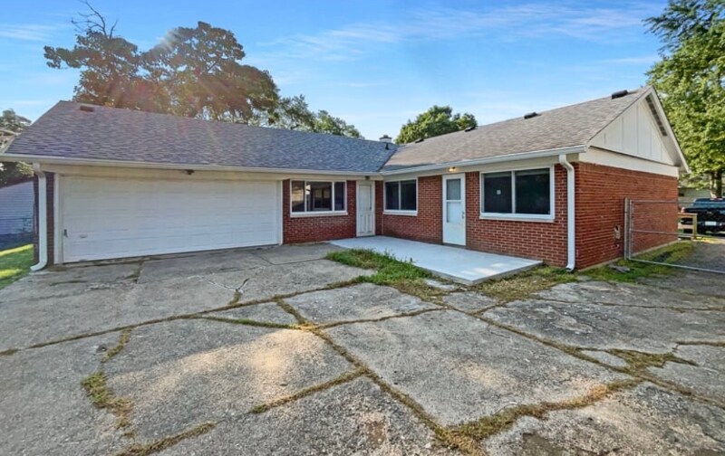 19 Crestview Dr in Greenwood, IN - Building Photo