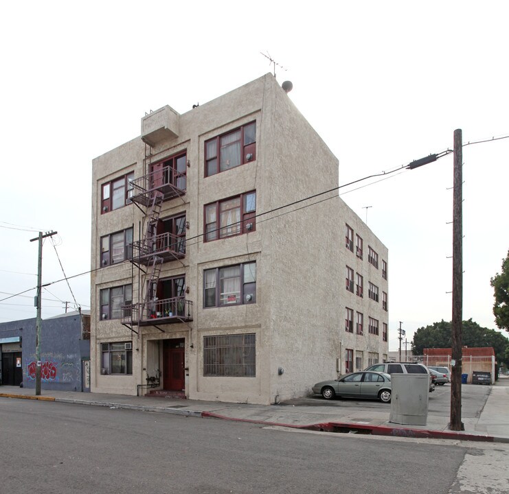 124 W 22nd St in Los Angeles, CA - Building Photo