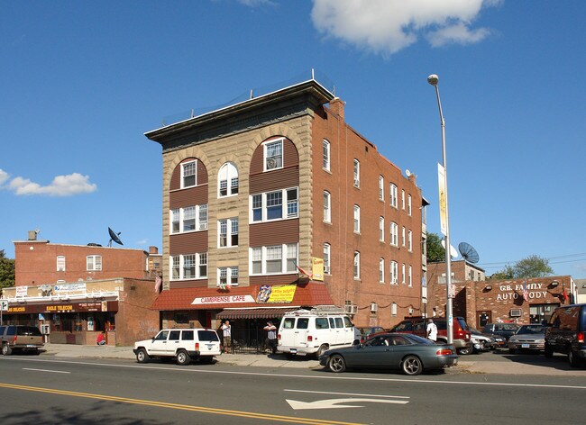 4-8 New Park Ave in Hartford, CT - Foto de edificio - Building Photo