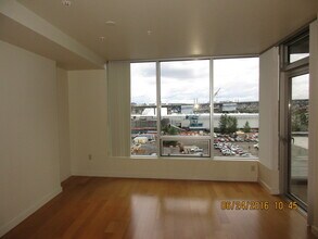 3570 S River Pkwy in Portland, OR - Building Photo - Building Photo