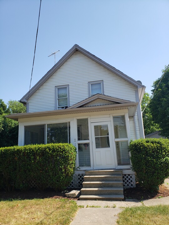 216 North St, Unit 2 in Woodstock, IL - Building Photo