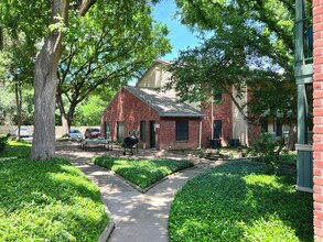 Hidden Timber Apartments in Austin, TX - Foto de edificio - Building Photo