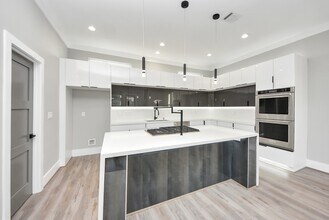 604 W 28th St in Houston, TX - Foto de edificio - Building Photo