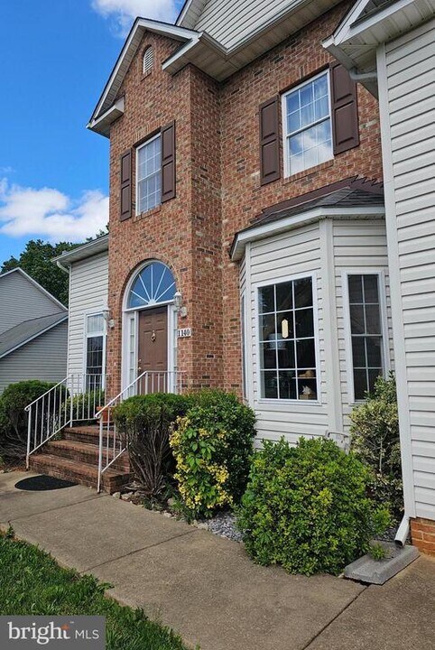 1140 Happy Ridge Dr in Front Royal, VA - Building Photo