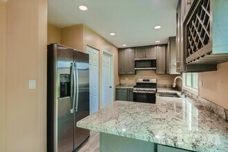 3261 Bremerton Ln in Aurora, IL - Building Photo - Building Photo