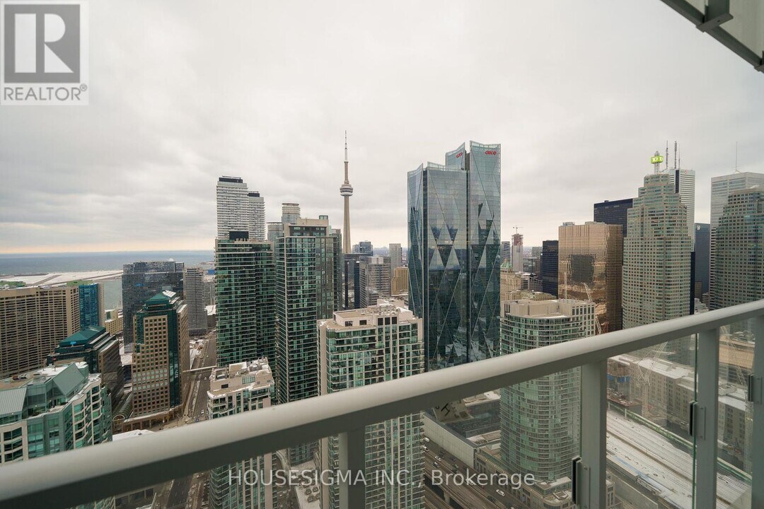 28 Freeland St in Toronto, ON - Building Photo