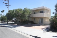 2798 N Junipero Ave in Palm Springs, CA - Foto de edificio - Building Photo