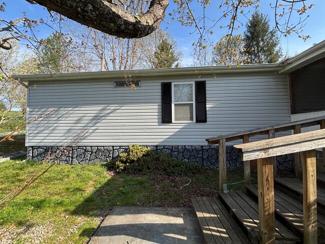 104 Whittemore Rd in Hampton, TN - Building Photo - Building Photo