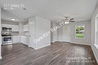 317 Jones St in Bonham, TX - Foto de edificio - Building Photo