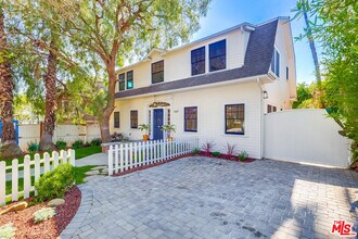 1607 N Vista St in Los Angeles, CA - Foto de edificio - Building Photo