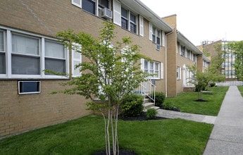 Plaza Garden Apartments in Secaucus, NJ - Building Photo - Building Photo