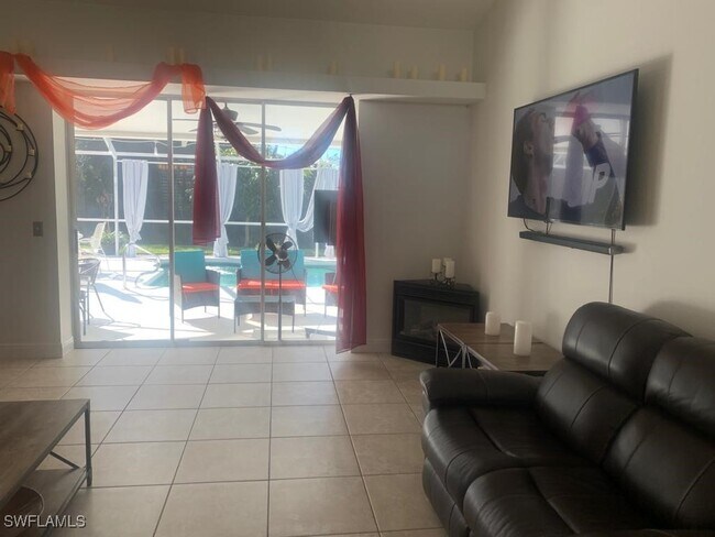1499 Vintage Ln in Naples, FL - Foto de edificio - Building Photo