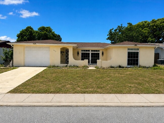 9125 Hunt Club Ln