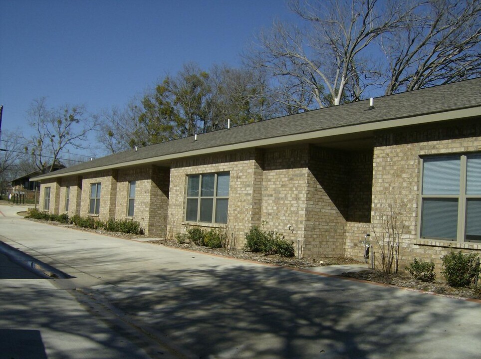 219 S Line St in Weatherford, TX - Building Photo