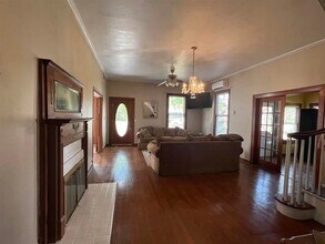 305 W Main St in Kirbyville, TX - Building Photo - Building Photo