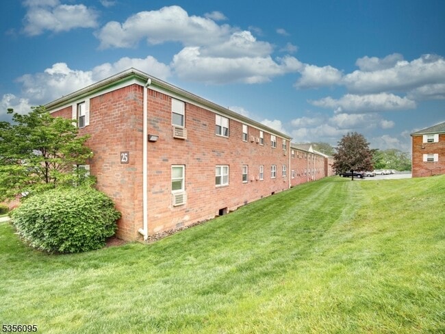 2467 NJ-10 in Morris Plains, NJ - Building Photo - Building Photo