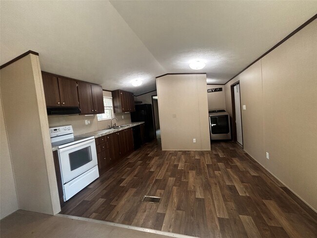 10 S Walnut Lake Dr in Huntsville, TX - Foto de edificio - Building Photo