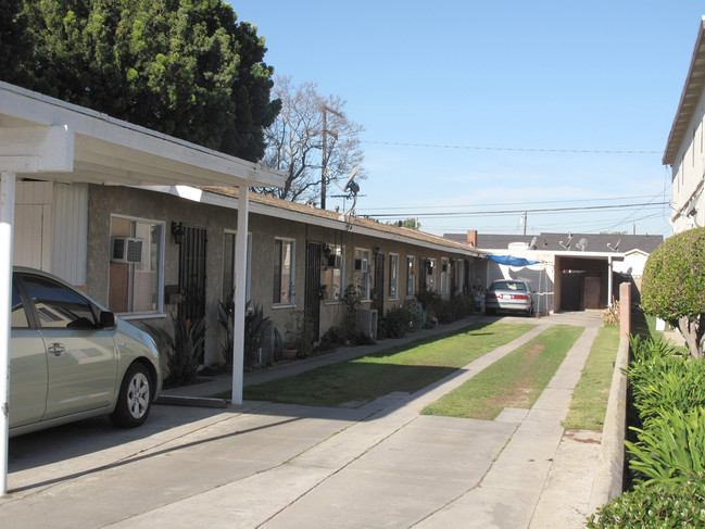 15619 S Manhattan Pl in Gardena, CA - Building Photo - Building Photo