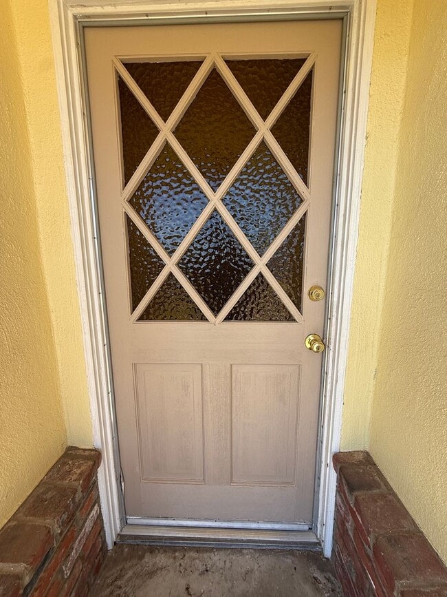 1221 Mira Flores Dr in Santa Maria, CA - Building Photo - Building Photo