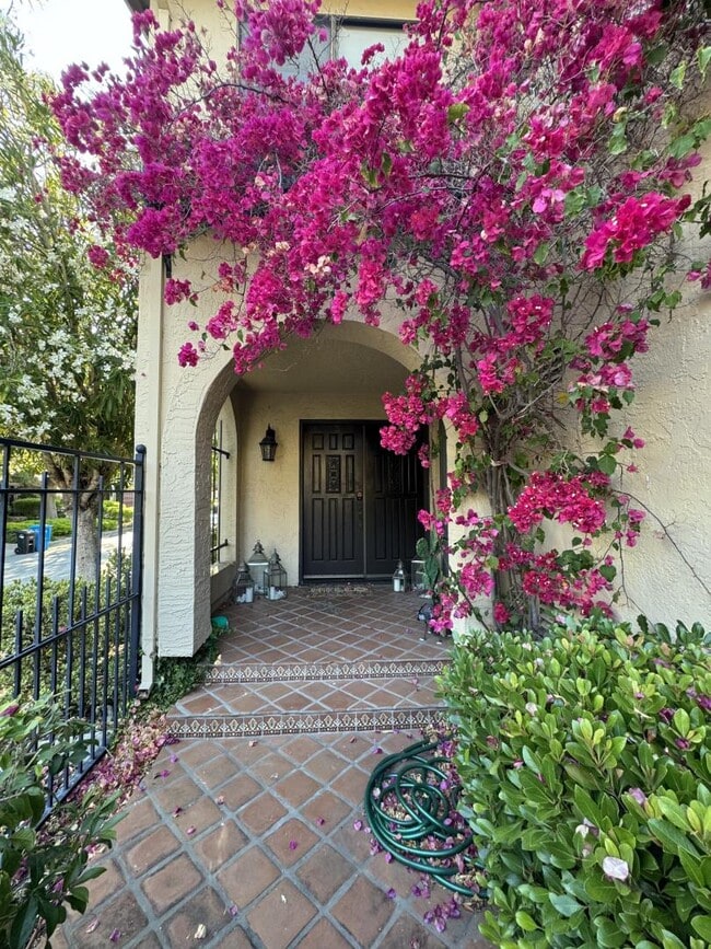 property at 1119 Royal Ln