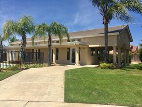 919 Todd Ct in Fresno, CA - Foto de edificio - Building Photo