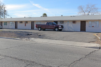 5925 Dodd St in Las Vegas, NV - Building Photo - Building Photo