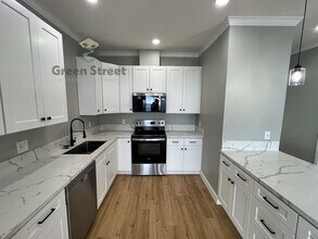 2410 Albatross St in San Diego, CA - Building Photo - Building Photo